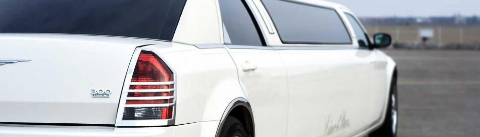 Mit unseren neuen Chrysler Stretchlimousinen bieten wir Ihnen ein Fahrgefühl der Extraklasse in edlem Lederinterior. 
